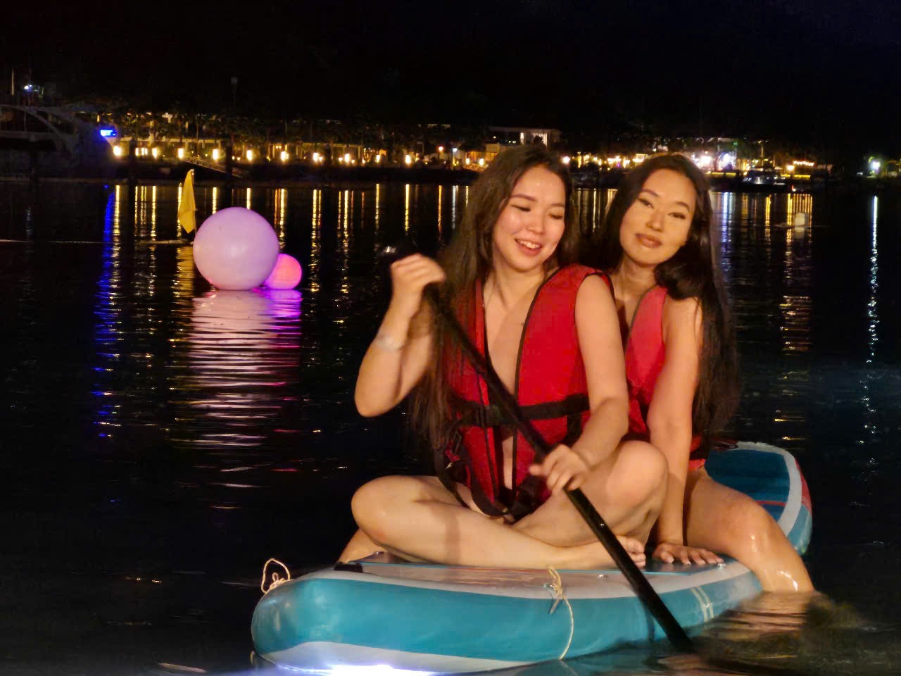 ra mắt dịch vụ Tắm biển đêm để phục vụ du khách