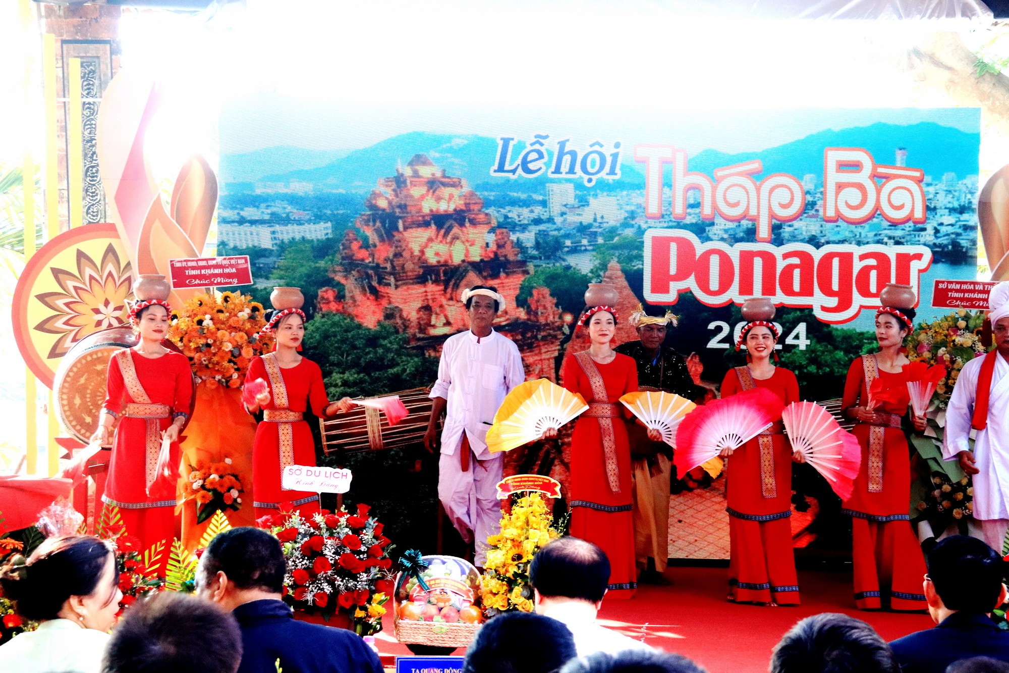 le-hoi-thap-ba-1752202091.JPG
