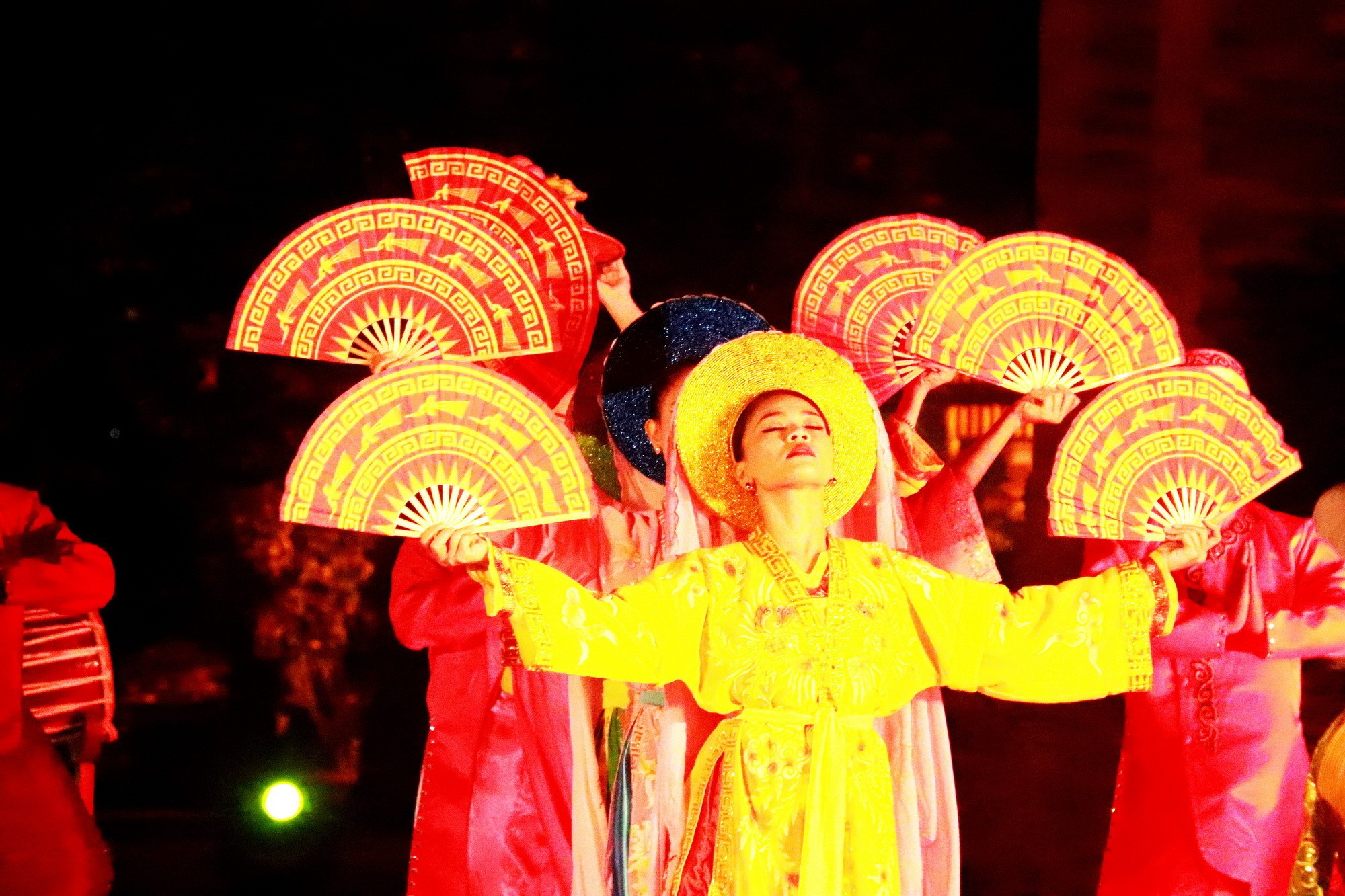 mua-quat-tai-thap-ba-1752202291.JPG