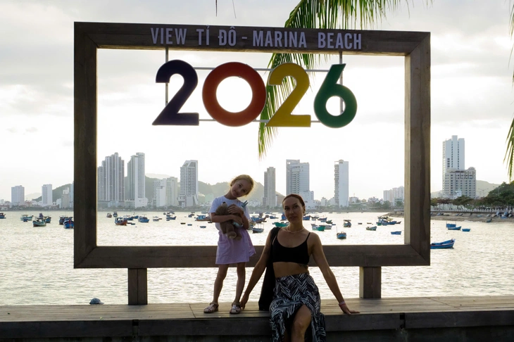 Hoàng hôn 'tỉ đô' ở Nha Trang thu hút du khách đầu năm - Ảnh 1. Nha Trang - Ảnh 1.